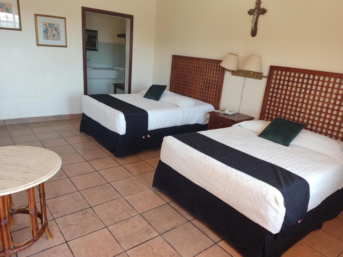 Hotel Posada Santa Fe Sabinas Екстер'єр фото