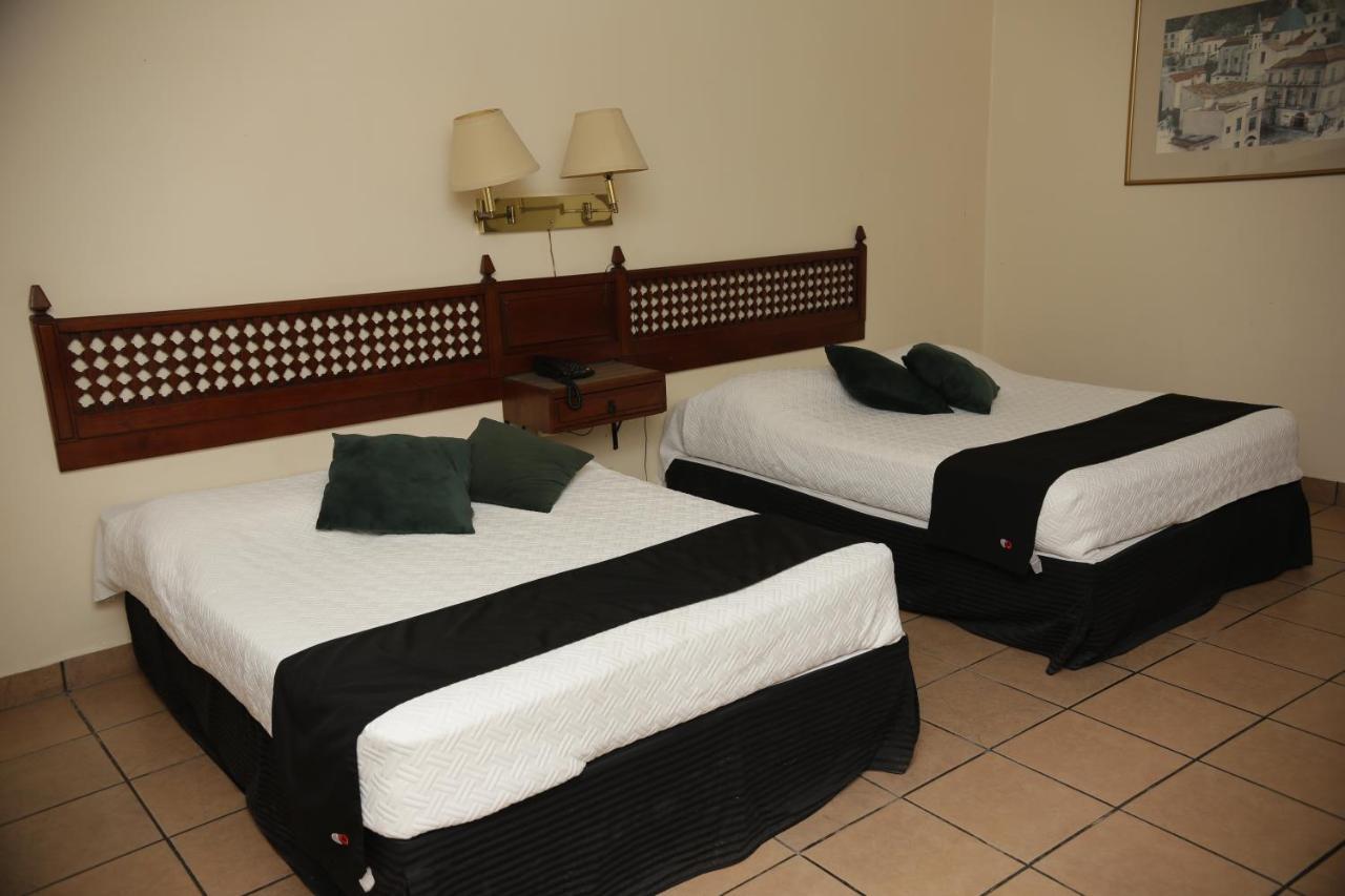 Hotel Posada Santa Fe Sabinas Екстер'єр фото