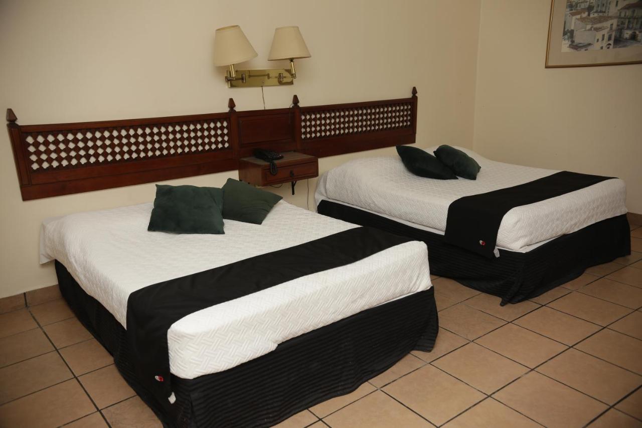 Hotel Posada Santa Fe Sabinas Екстер'єр фото